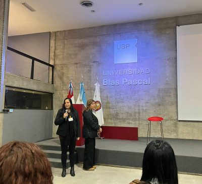 Arq. Liz Fariña y Arq. Viviana Ramírez (2)